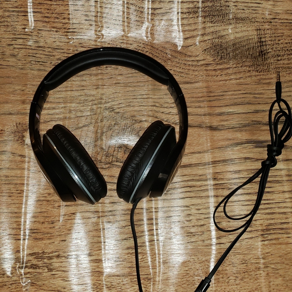 Marvel Black Panther headphones w/inline mic (New)